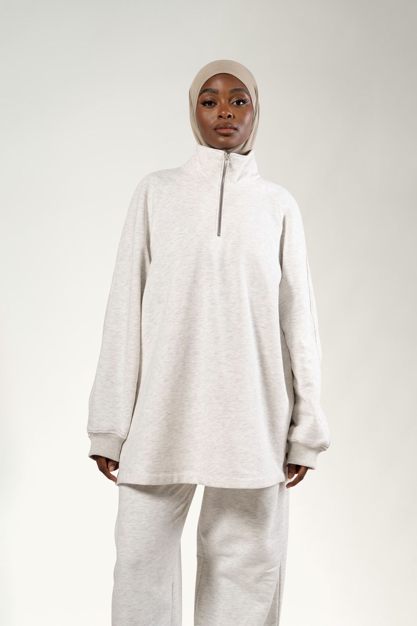 Melierter Oversize-Sweater mit Reißverschluss-Stehkragen