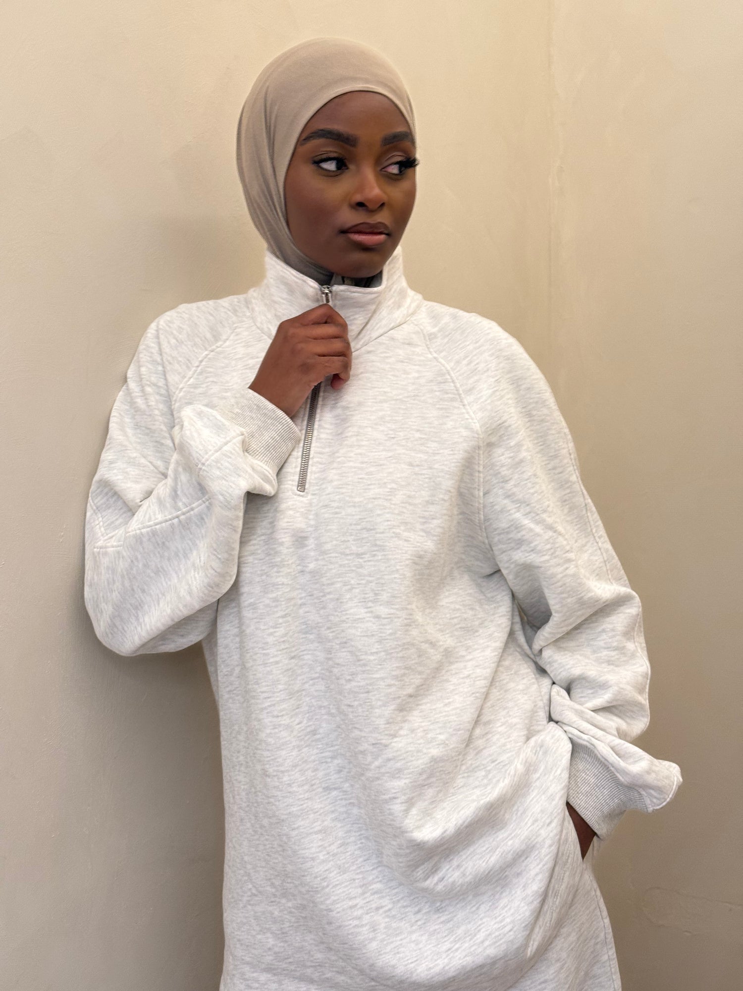Melierter Oversize-Sweater mit Reißverschluss-Stehkragen